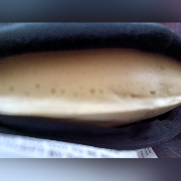 4 for 1 Memory Foam Travel Neck Pillow - Picture 3 of 3